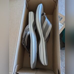 Clarks Cloudsteppers Breeze Sea Pewter Flip-Flop Sandals Sz 8M NIB